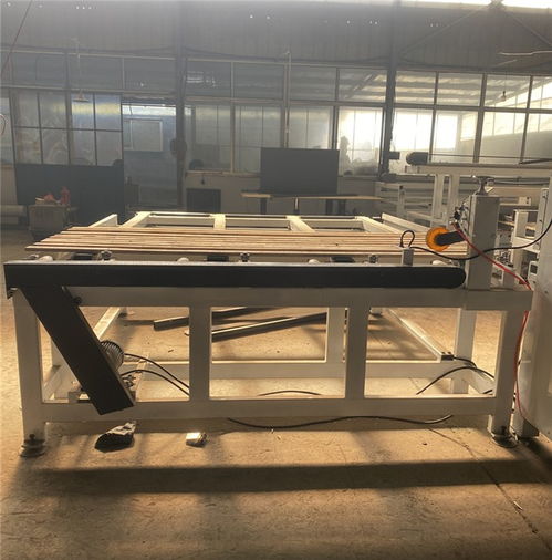 連意全自動拼板機 機械科技賦能，引領板材拼接新紀元